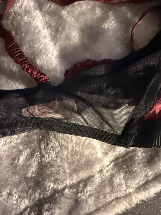 Victoria's Secret Burgundy and Black Lace Push-Up Bra - Picture 6 of 12